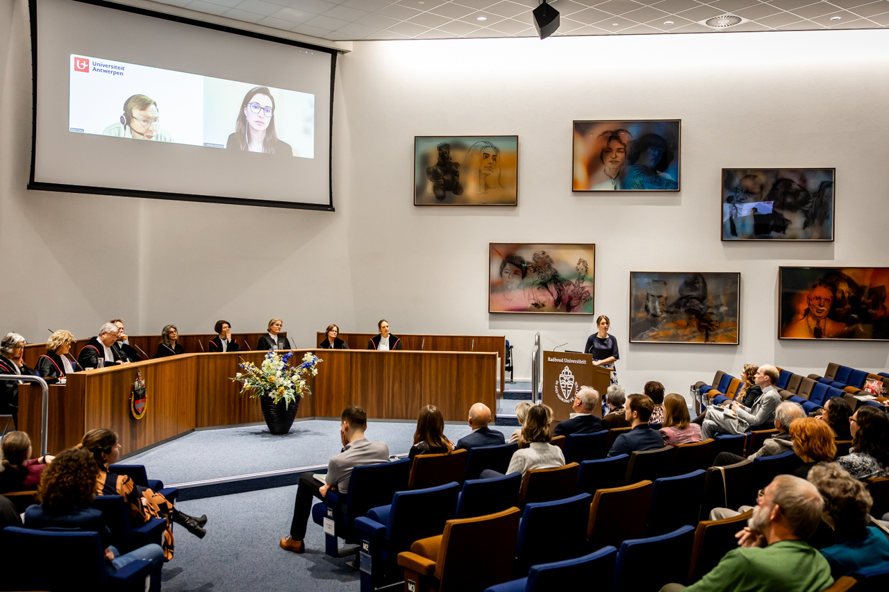 Promotie aan de Radboud Universiteit Nijmegen waarbij Daisy haar proefschrift verdedigt tijdens een emotionele ceremonie